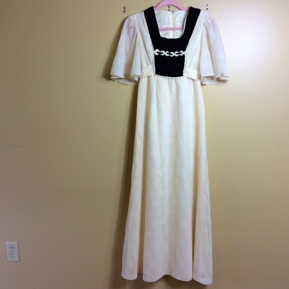 60s/70s Vintage Vicky Vaughn Butterfly Sleeve Prairie Maxi. Small. Cream
